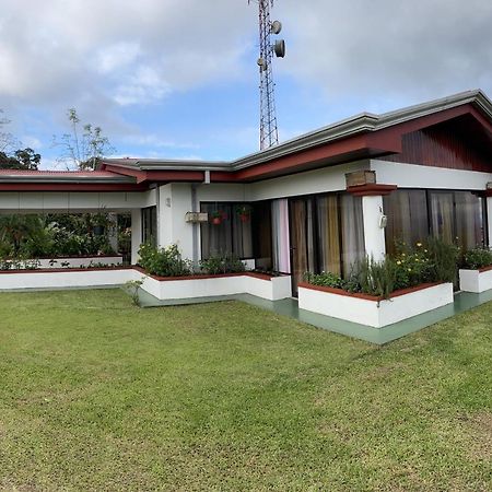 Las Pavitas Cottages La Fortuna Esterno foto