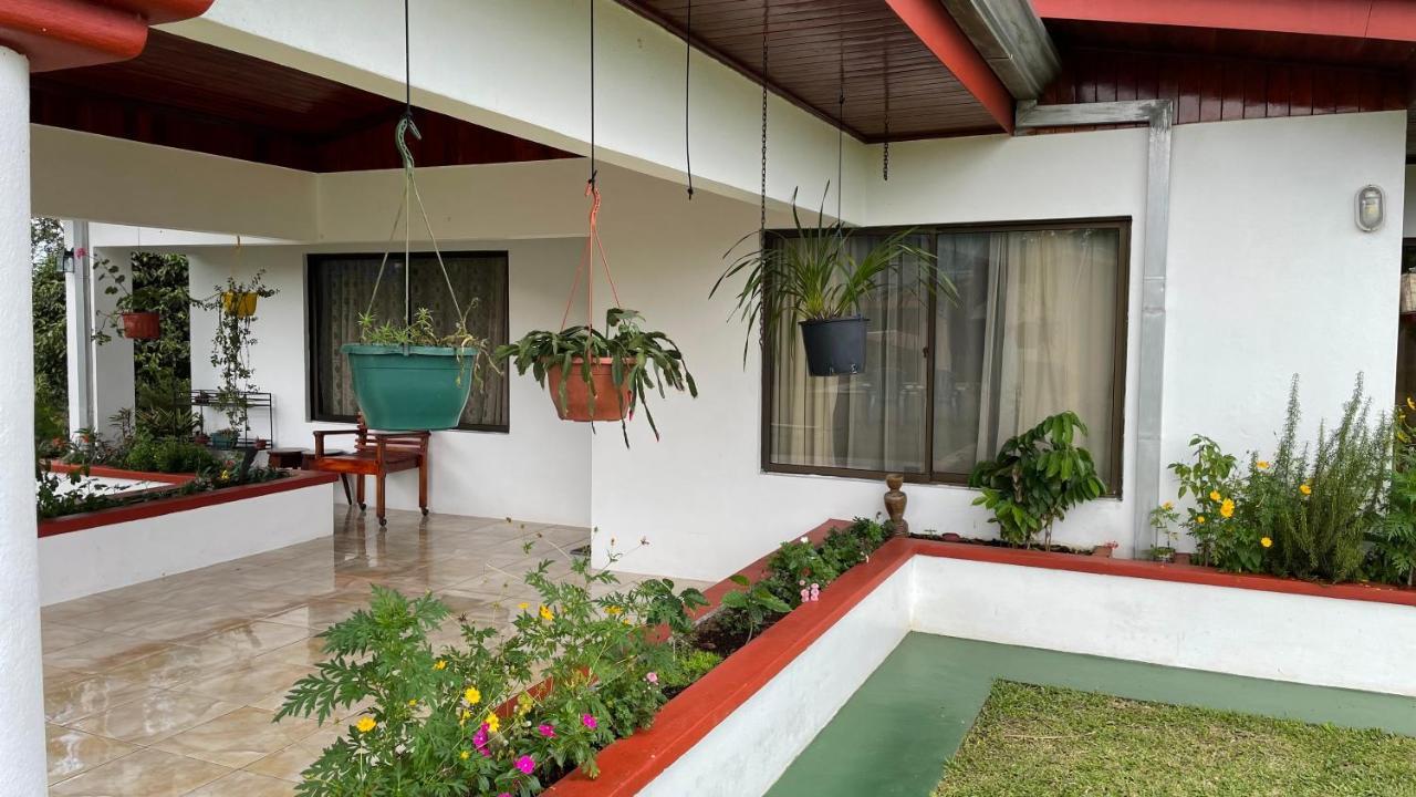 Las Pavitas Cottages La Fortuna Esterno foto