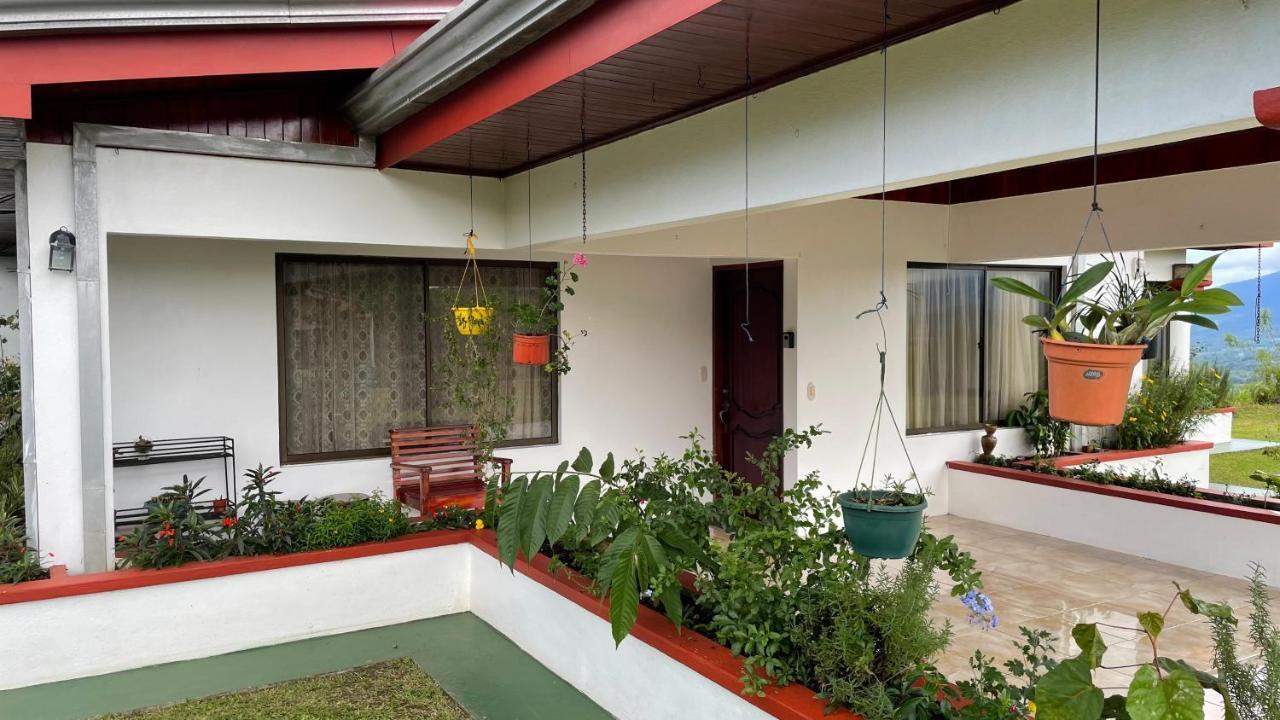 Las Pavitas Cottages La Fortuna Esterno foto